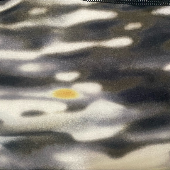 Nike Dri Fit multicolored capri leggings Size Large - Picture 4 of 6